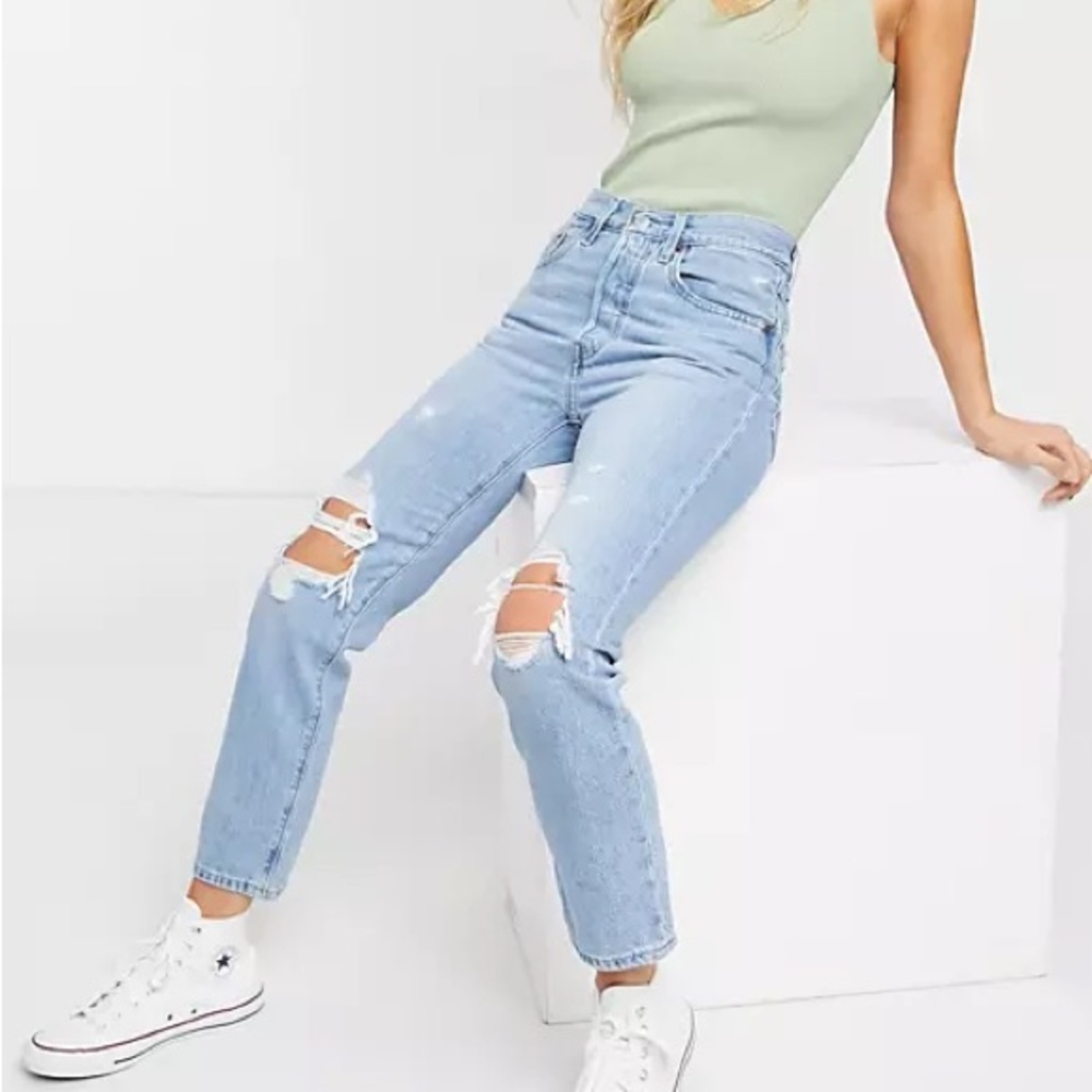 Levi’s 501 Ripped Jeans 27